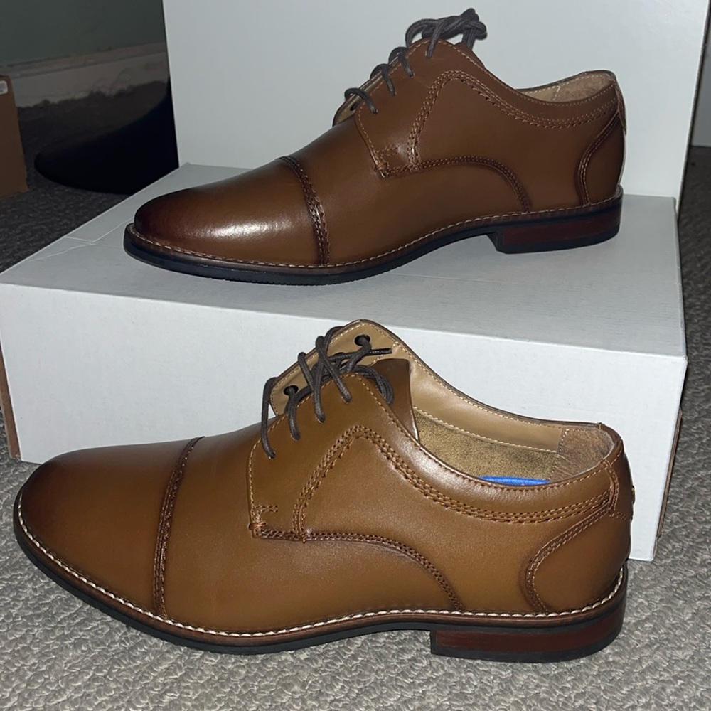 NEW! MENS DRESS SHOES SIZE 9